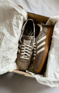 ADIDAS HANDBALL SPEZIAL EARTH BROWN STRATA OFFWHITE GUM - Detalle
