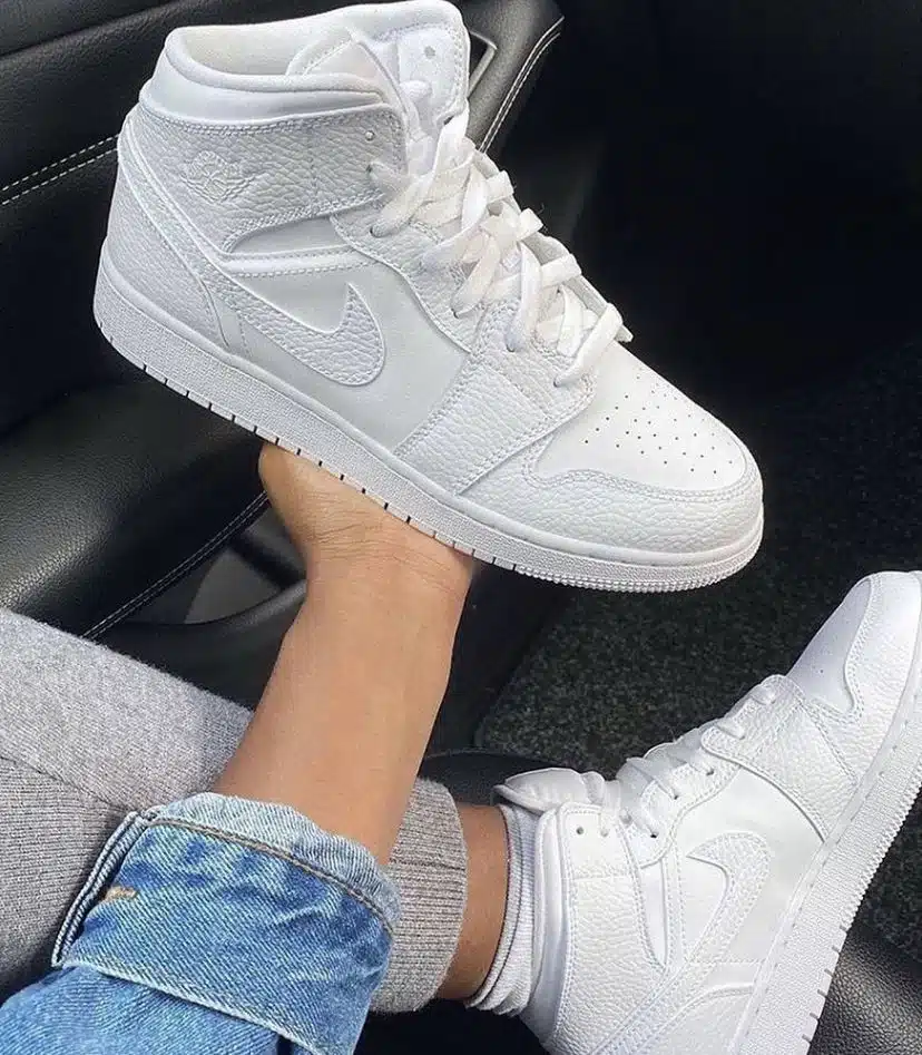 NIKE AIR JORDAN 1 MID TRIPLE WHITE