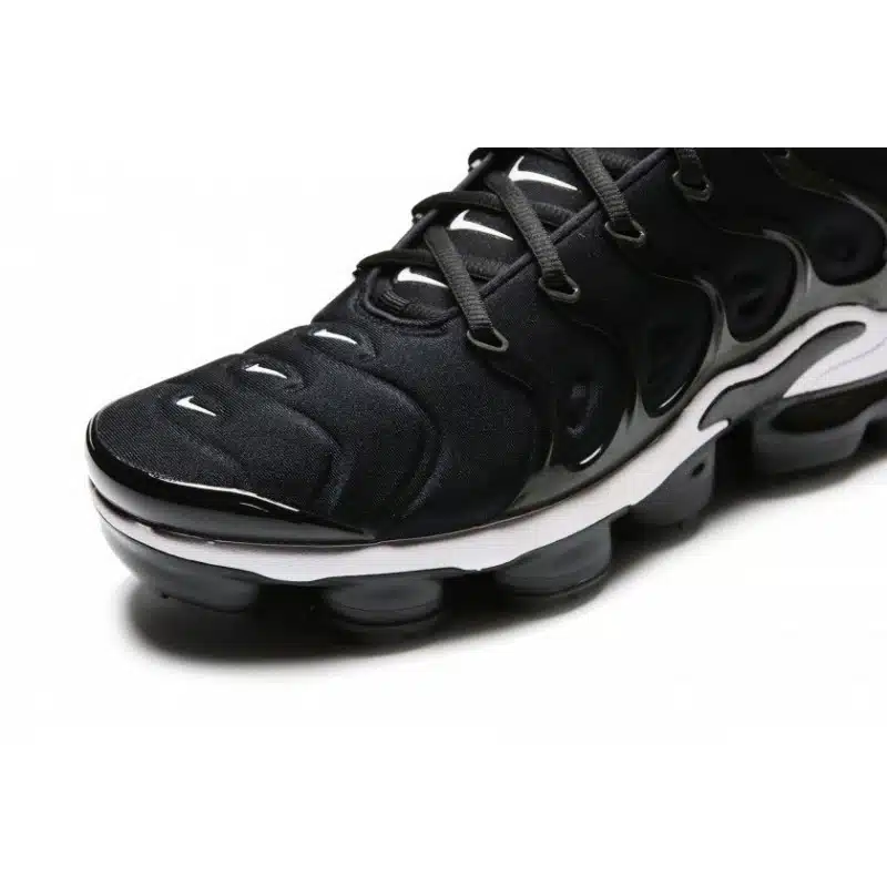 Nike Air Vapormax Plus Negras Blancas