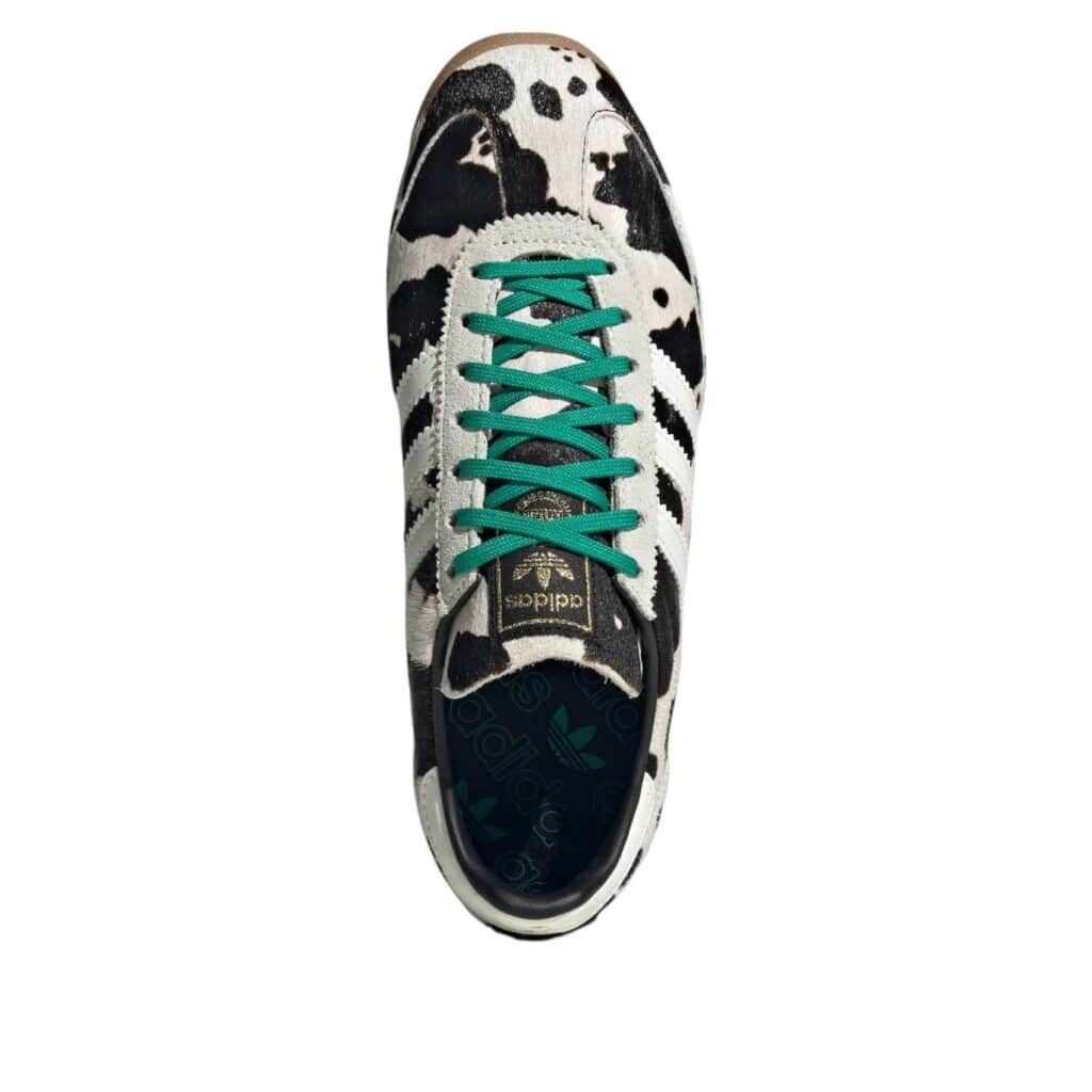 Sl72_OG_Shoes_Black_JR1639_02_standard-Photoroom_3840x.jpg