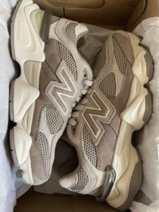 New Balance 9060 Arid Stone Mushroom - Vista lateral