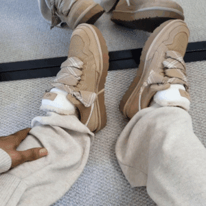 UGG Lowmel Sand - Vista lateral