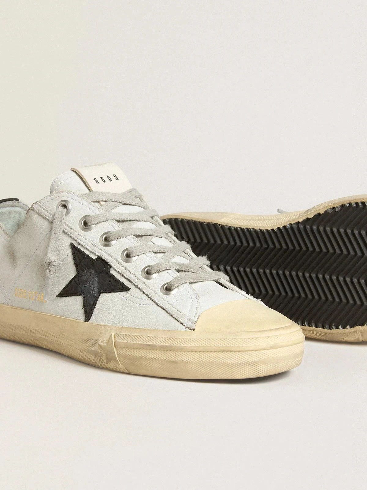 Golden Goose V-Star Black Crocodile Star