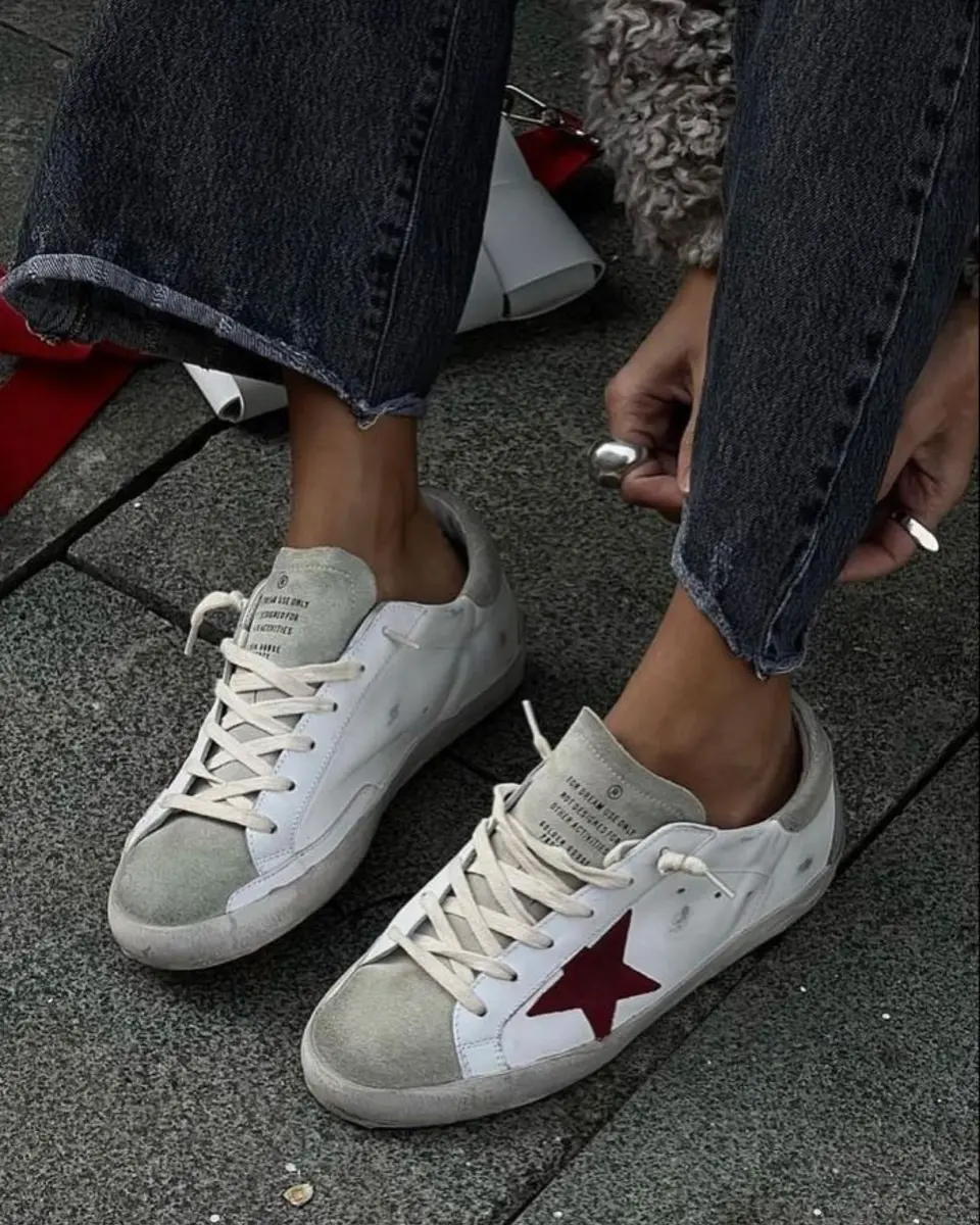 Outfit con Golden Goose bianche