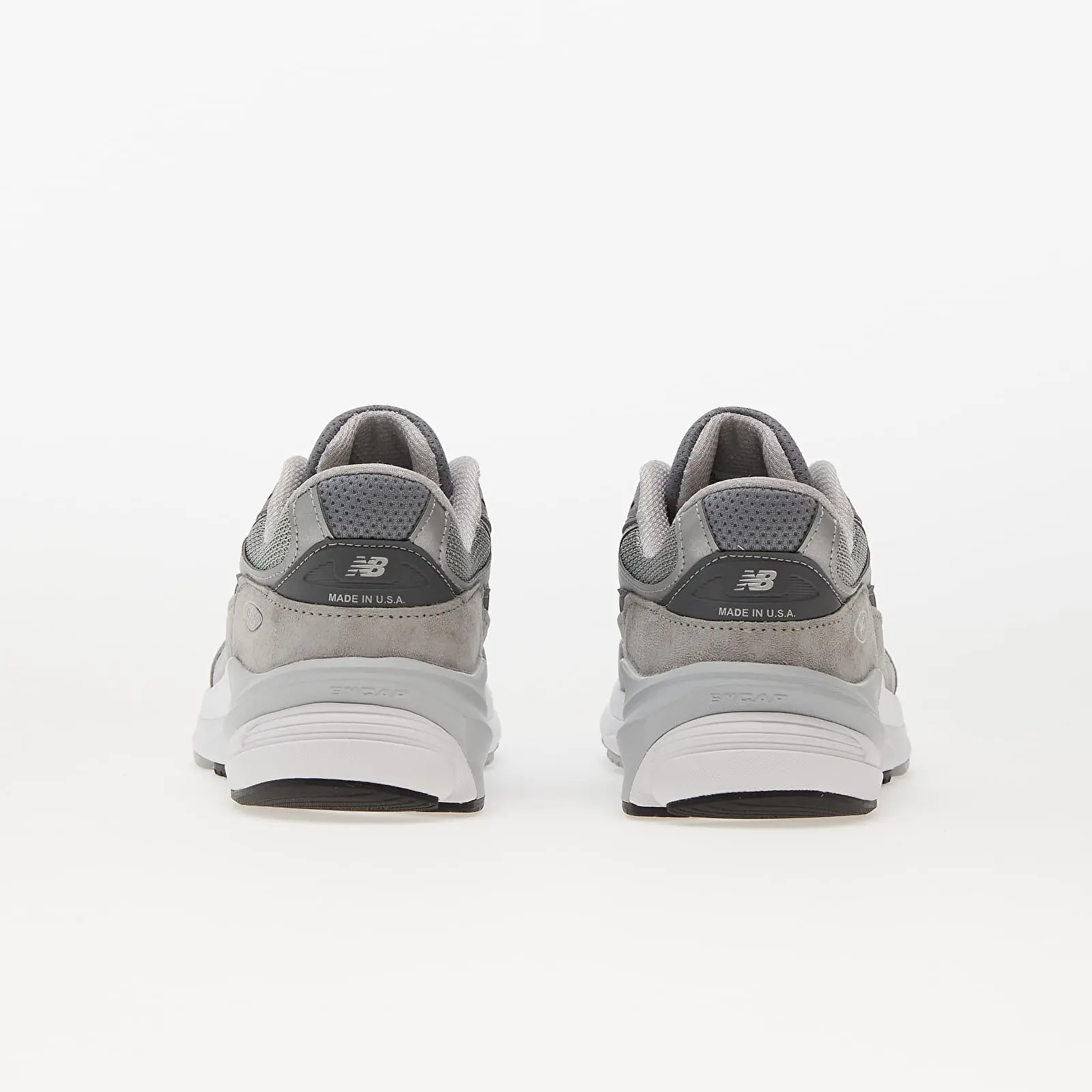 NEW BALANCE 990 V6