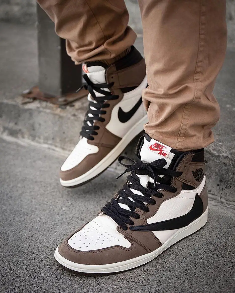 Air Jordan 1 Retro High x TRAVIS SCOTT