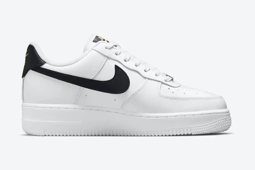 Wmns Nike Air Force 1 ’07 Essential ‘White Black’