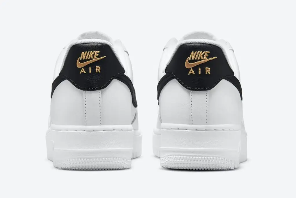 Wmns Nike Air Force 1 ’07 Essential ‘White Black’