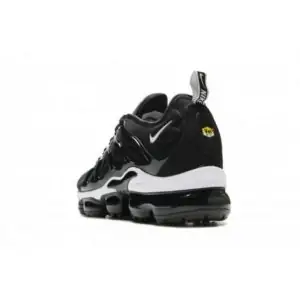 Nike Air Vapormax Plus Negras Blancas