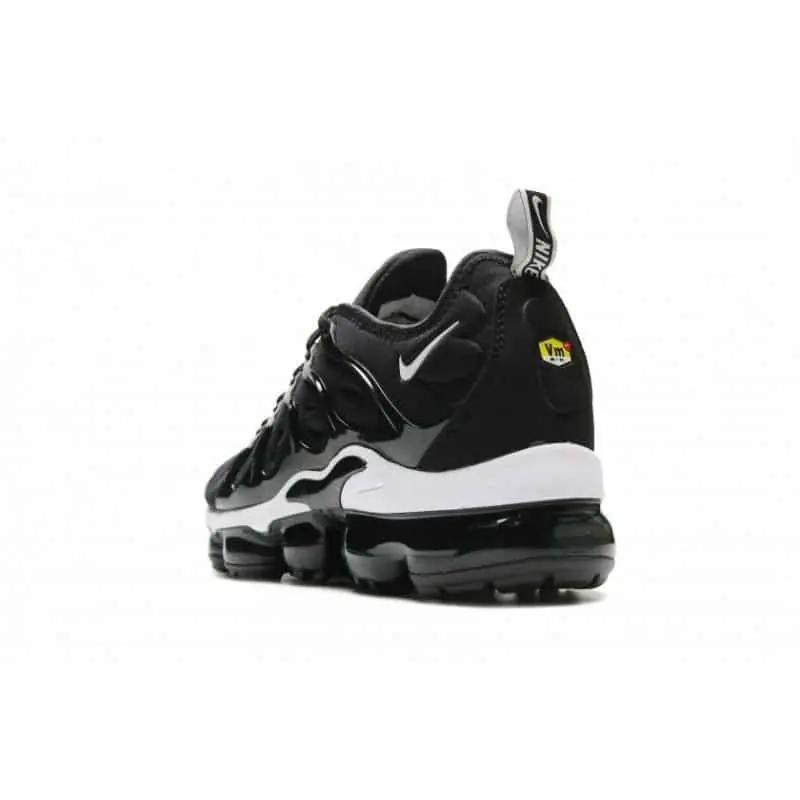 Nike Air Vapormax Plus Negras Blancas