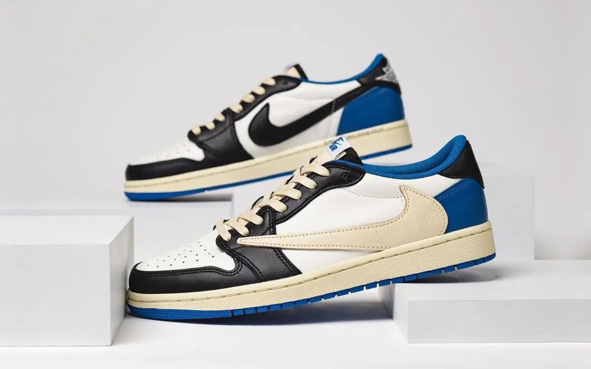AIR JORDAN 1 LOW OG SP FRAGMENT DESIGN X TRAVIS SCOTT