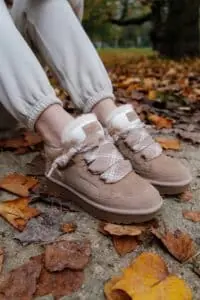 UGG Lowmel Sand - Vista trasera