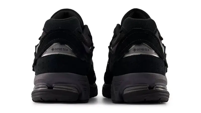 New Balance 2002R Gore-Tex Protection Pack Black