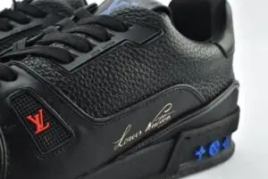 LV Trainer Black Signature